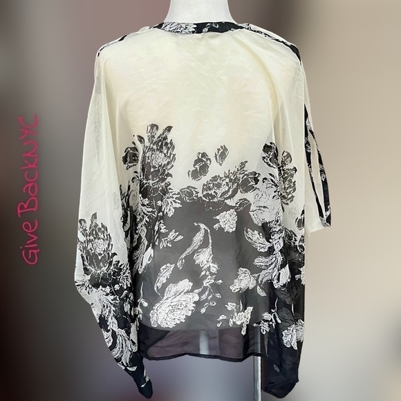 Floral Beach Cover Up in Black and White - Picture 2 of 2